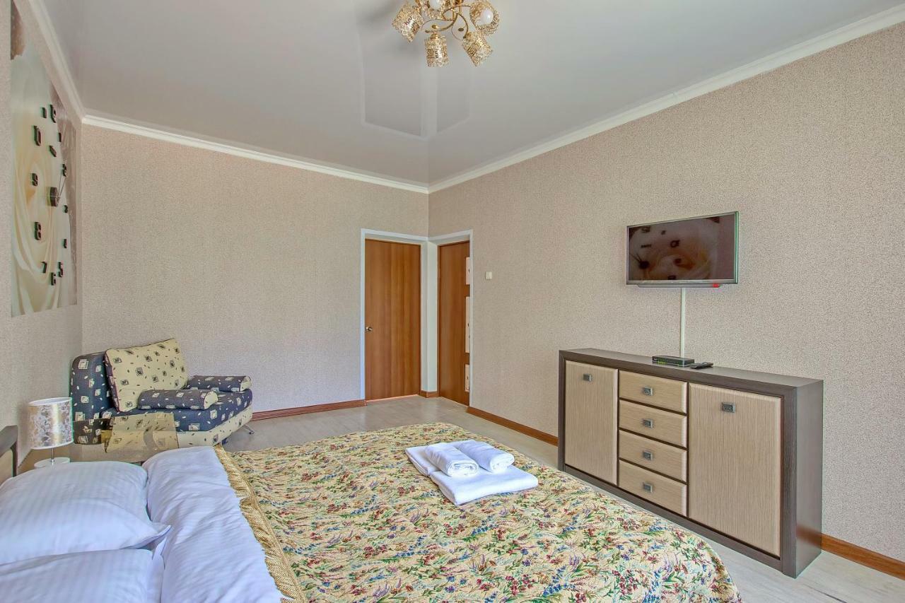 Cozy Apartment On Rozybakiev 145. Atakent Almaty Exterior photo