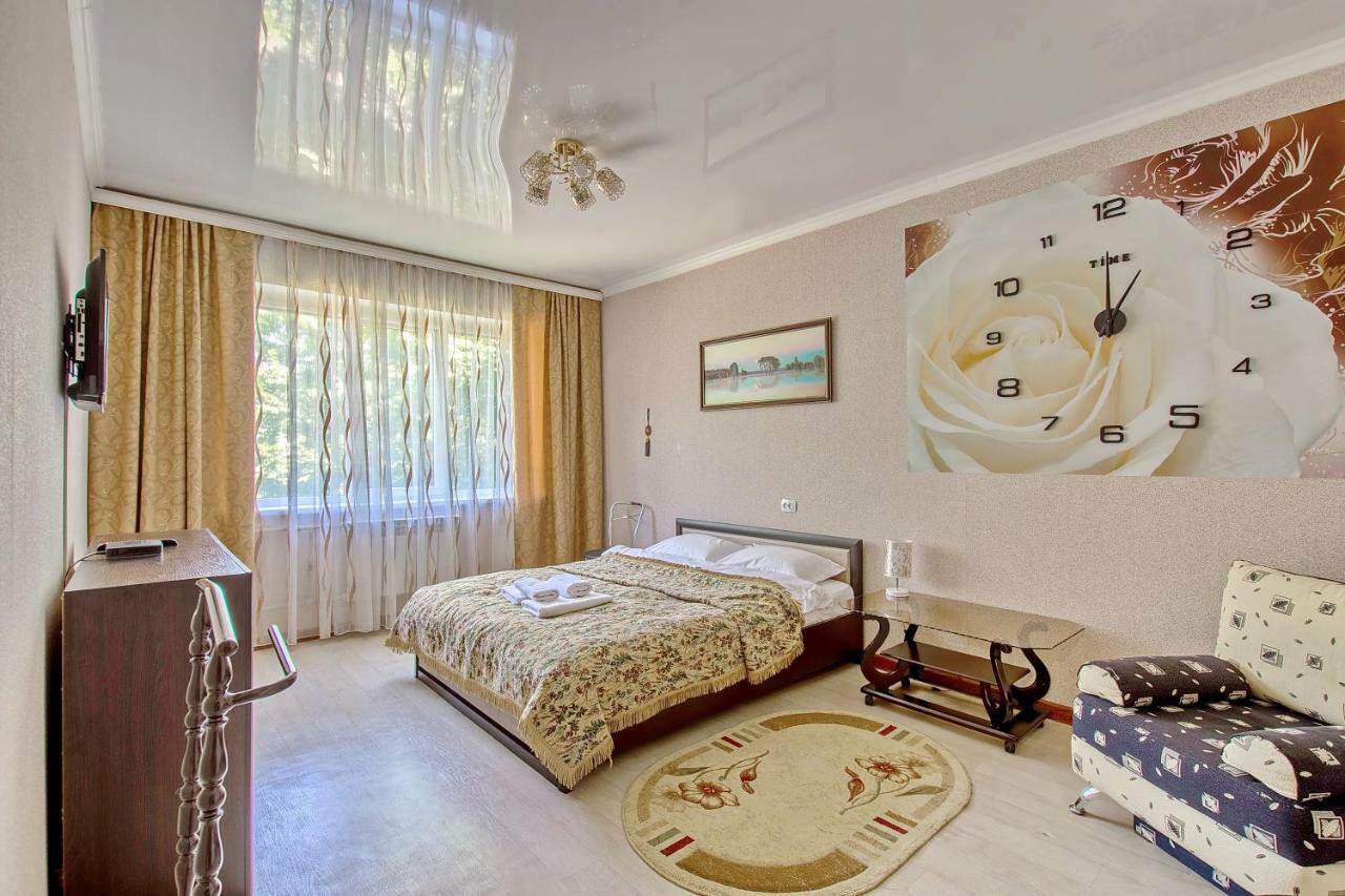 Cozy Apartment On Rozybakiev 145. Atakent Almaty Exterior photo